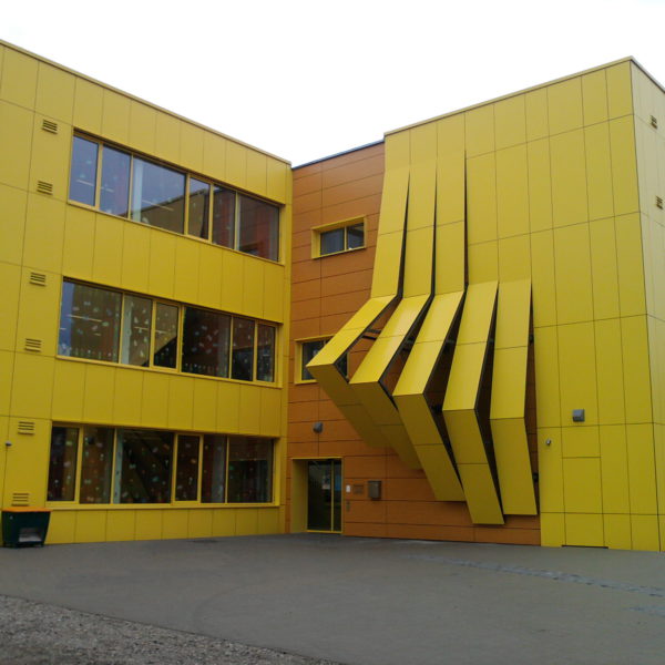 Schule Taufkirchen Hochdruck-Schichtpressstoffplatten (HPL)