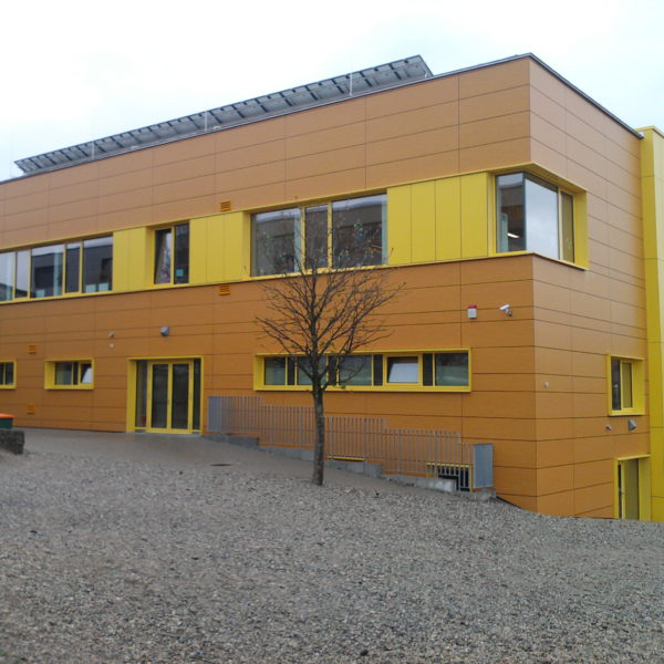 Schule Taufkirchen Hochdruck-Schichtpressstoffplatten (HPL)
