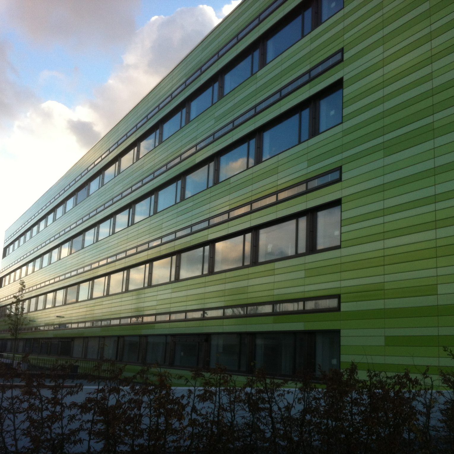 BMC Planegg-Martinsried hinterlüftete Ziegel Fassade