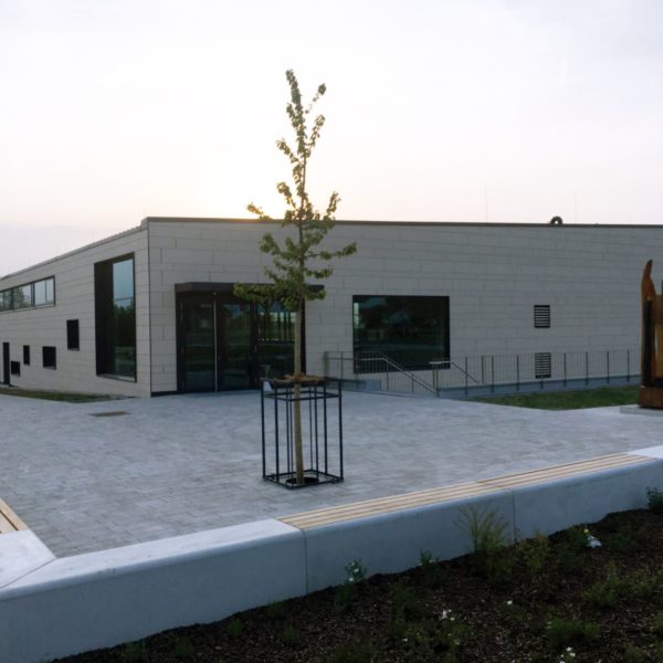 Sporthalle Oberding Hinterlüftete Keramik Fassade Agrob Buchtal KeraTwin