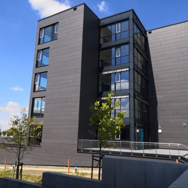 Infosim Würzburg Hinterlüftete Faserzement Fassade Eternit EQUITONE natura