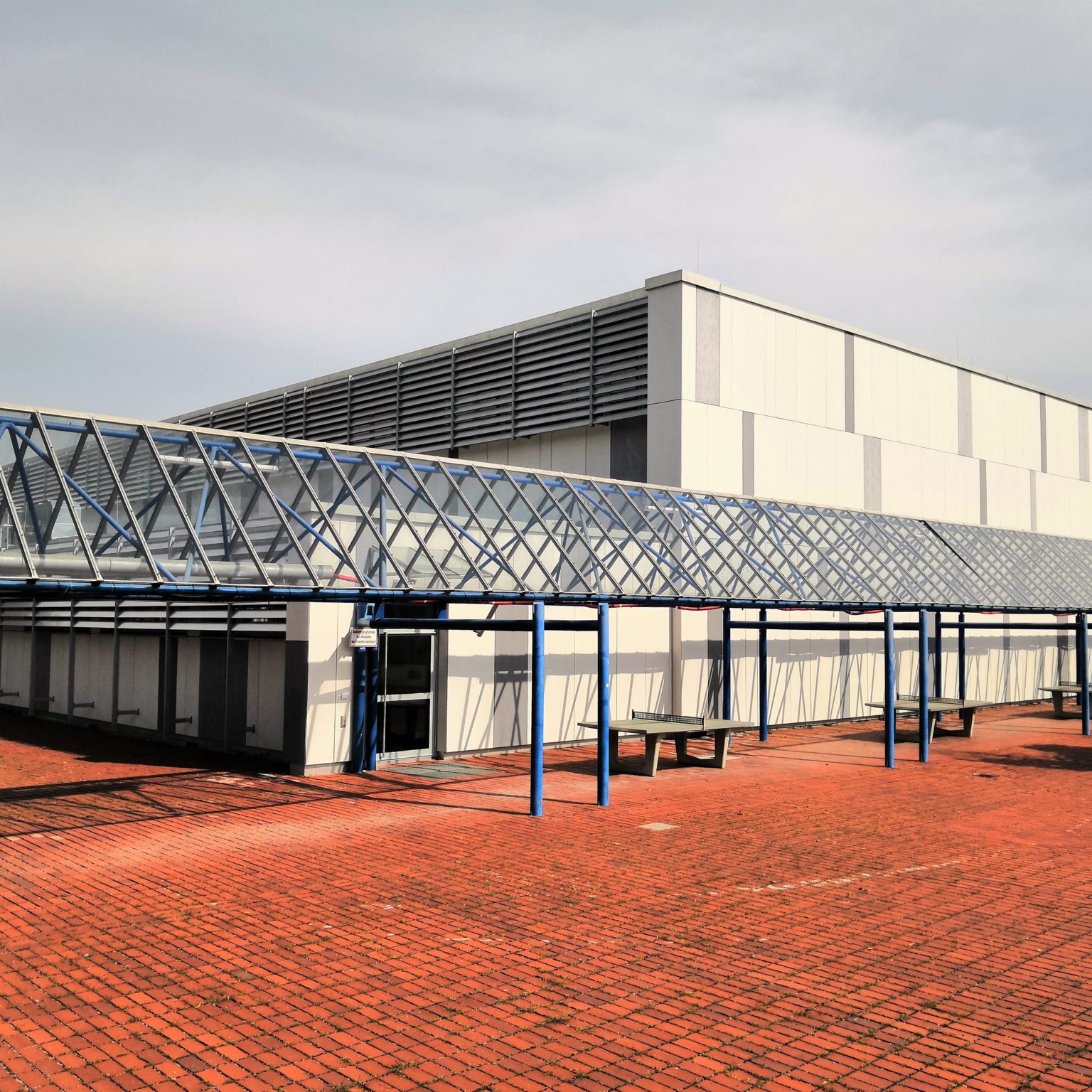 Sporthalle Gymnasium Olching Hinterlüftete Faserzement Fassade Eternit Tectiva