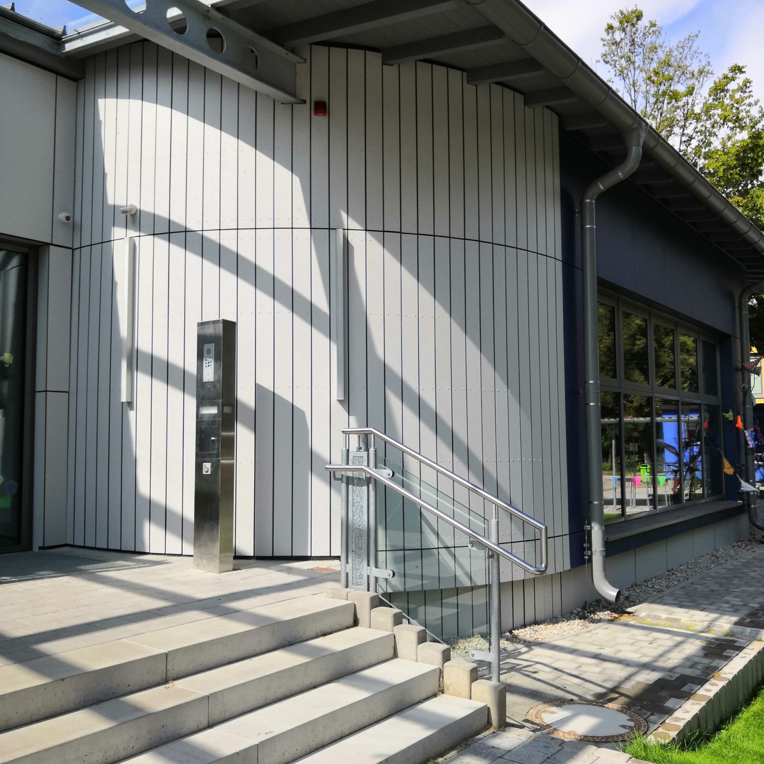 Ährenfeldschule Hinterlüftete Faserzement Fassade Swiss-Pearl Planea