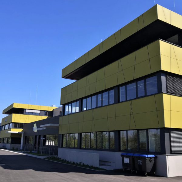 Gewerbegebäude Moosner hinterlüftete Faserzement Fassade Eternit Pictura trapezförmige Zuschnitte Gewerbegebäude Moosner hinterlüftete Faserzement Fassade Eternit Pictura trapezförmige Zuschnitte