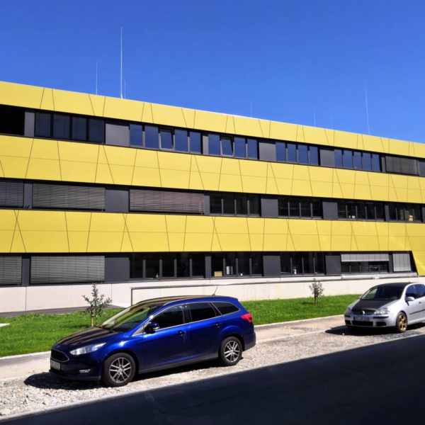 Gewerbegebäude Moosner hinterlüftete Faserzement Fassade Eternit Pictura trapezförmige Zuschnitte Gewerbegebäude Moosner hinterlüftete Faserzement Fassade Eternit Pictura trapezförmige Zuschnitte