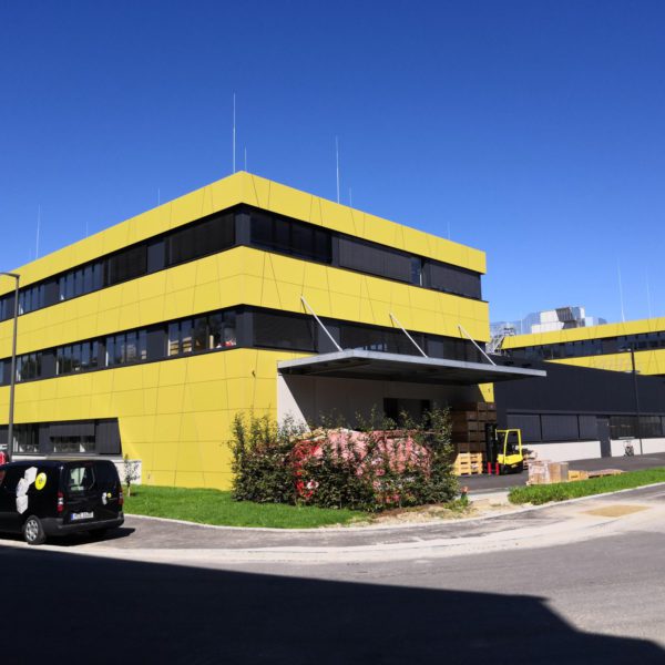 Gewerbegebäude Moosner hinterlüftete Faserzement Fassade Eternit Pictura trapezförmige Zuschnitte Gewerbegebäude Moosner hinterlüftete Faserzement Fassade Eternit Pictura trapezförmige Zuschnitte