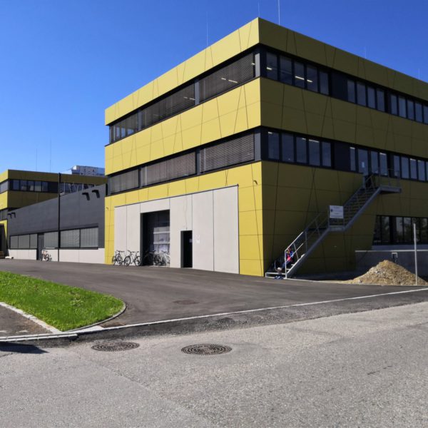 Gewerbegebäude Moosner hinterlüftete Faserzement Fassade Eternit Pictura trapezförmige Zuschnitte Gewerbegebäude Moosner hinterlüftete Faserzement Fassade Eternit Pictura trapezförmige Zuschnitte