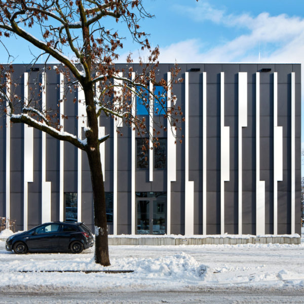 Ehrenfried-Walther-von-Tschirnhaus-Gymnasium Dresden, hinterlüftete Faserzement Fassade Eternit Natura Pro Ehrenfried-Walther-von-Tschirnhaus-Gymnasium Dresden, hinterlüftete Faserzement Fassade Eternit Natura Pro