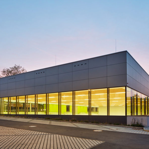 Ehrenfried-Walther-von-Tschirnhaus-Gymnasium Dresden, hinterlüftete Faserzement Fassade Eternit Natura Pro Ehrenfried-Walther-von-Tschirnhaus-Gymnasium Dresden, hinterlüftete Faserzement Fassade Eternit Natura Pro