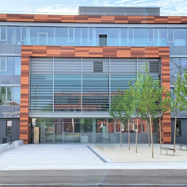 Sozialverwaltung Landshut, hinterlüftete Möding Ziegel Fassade