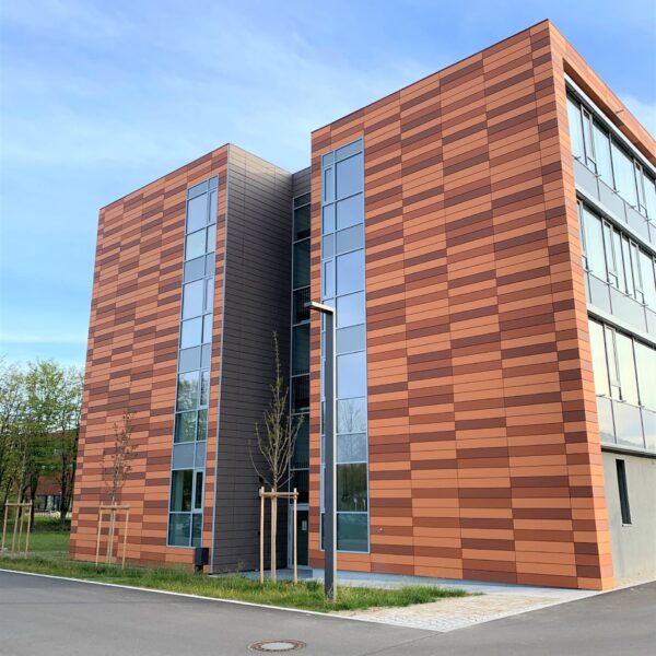 Sozialverwaltung Landshut, hinterlüftete Möding Ziegel Fassade