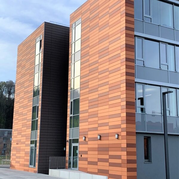 Sozialverwaltung Landshut, hinterlüftete Möding Ziegel Fassade