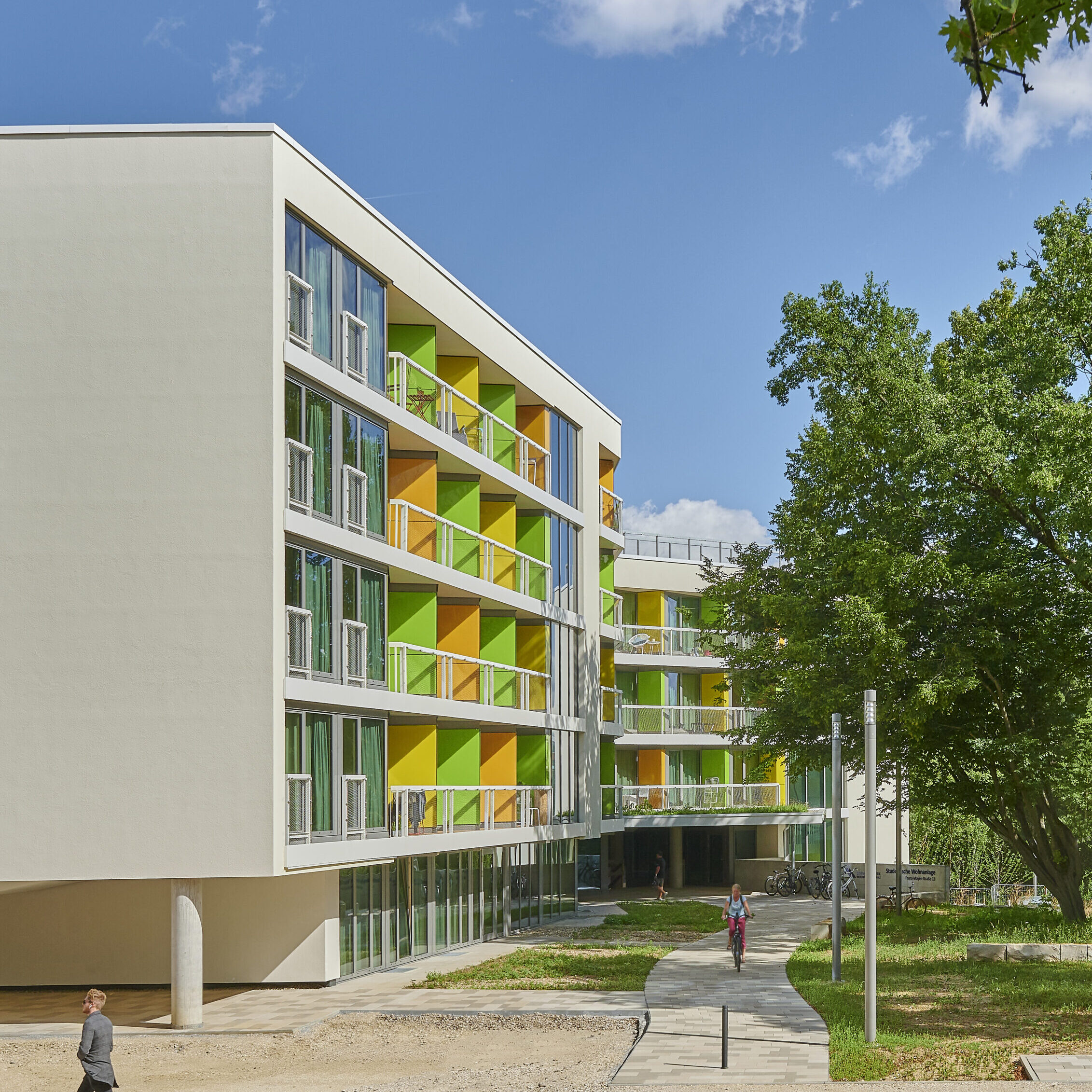 Studentenwohnanlage Regensburg, hinterlüftete Putz & Glas Fassade - Knauf Aquapaneel & Lithodecor