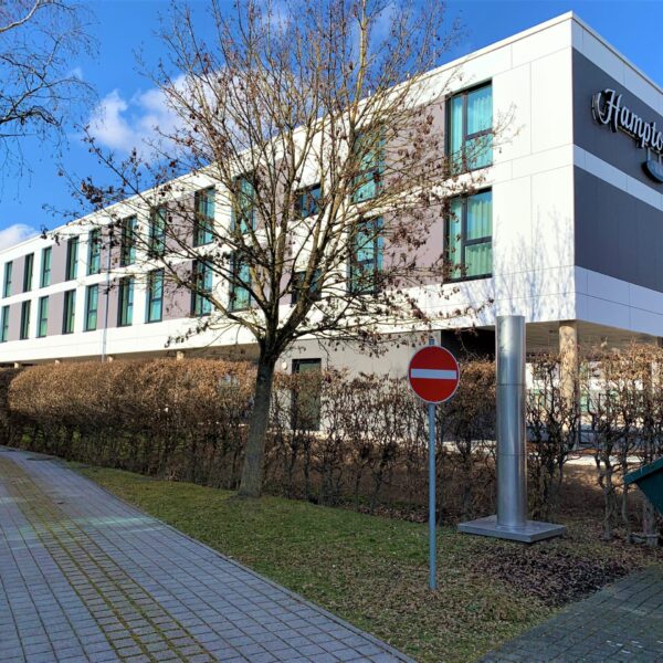 Hotel Hampton by Hilton München, hinterlüftete Faserzement Fassade - Eternit Pictura