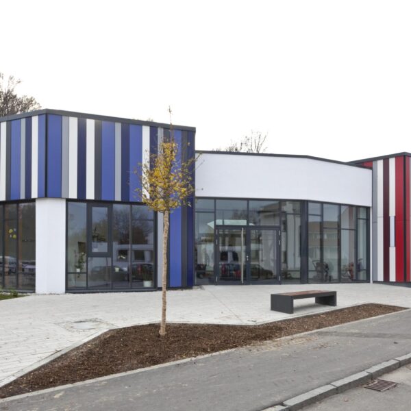 Kita St. Johannes Dingolfing, hinterlüftete Ziegel Fassade Moeding Longoton, Bildautor: Toni Ott