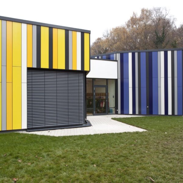 Kita St. Johannes Dingolfing, hinterlüftete Ziegel Fassade Moeding Longoton, Bildautor: Toni Ott